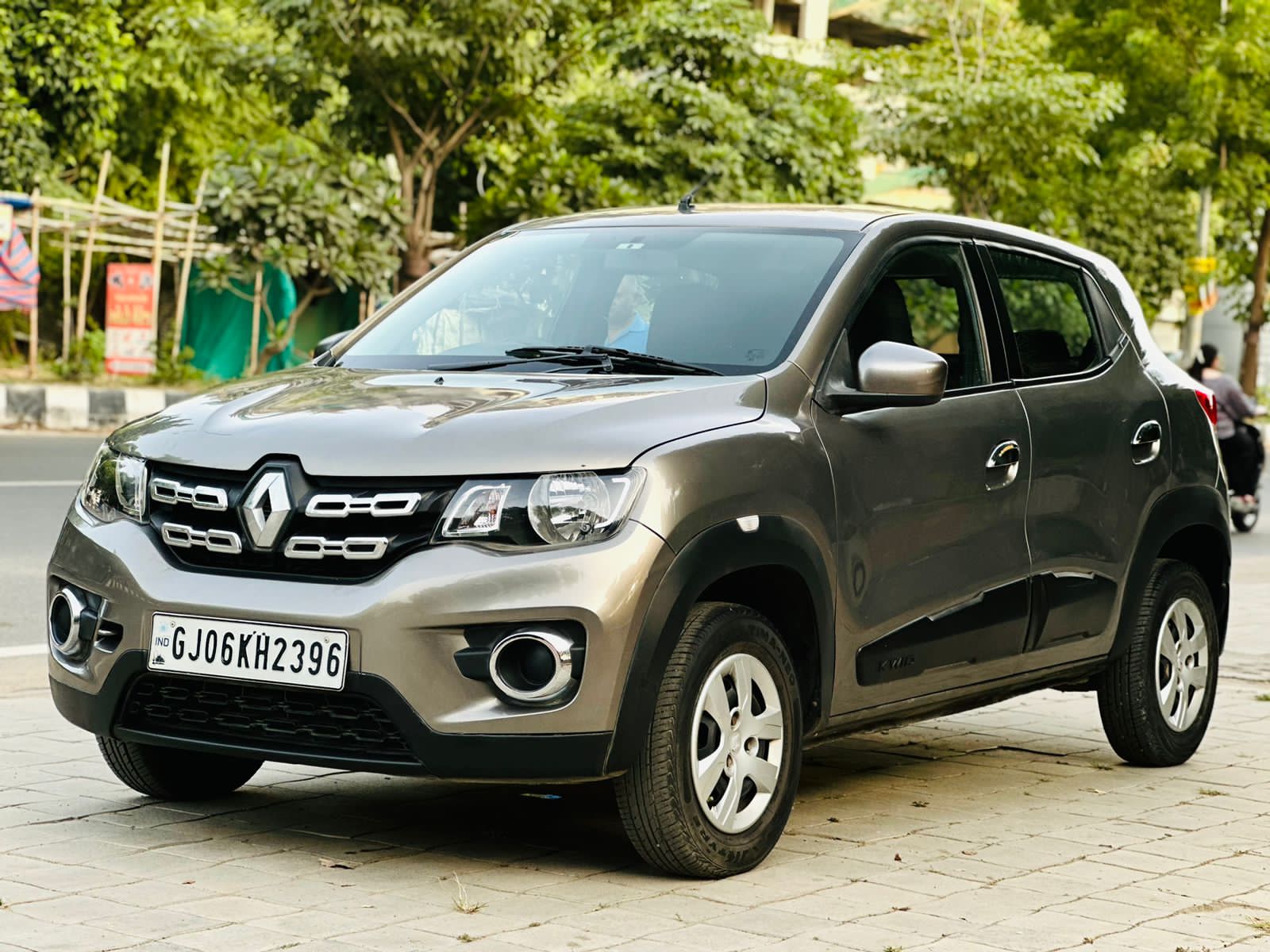 Details View - Renault KWID photos - reseller,reseller marketplace,advetising your products,reseller bazzar,resellerbazzar.in,india's classified site,Renault KWID , used Renault KWID , old Renault KWID , old Renault KWID  in Vadodara , Renault KWID  in Vadodara